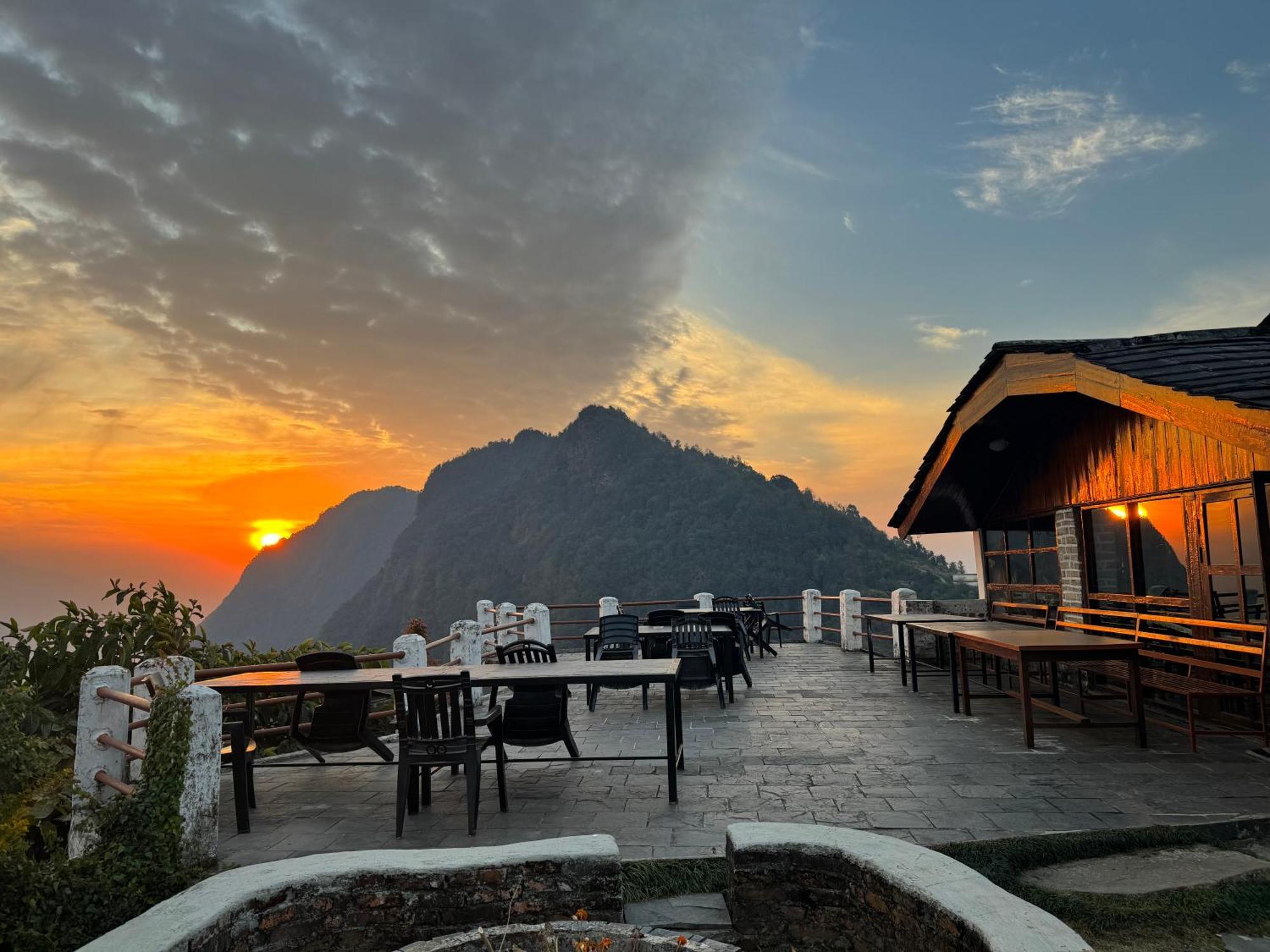 Es Deurali Resort Pókhara Exteriér fotografie