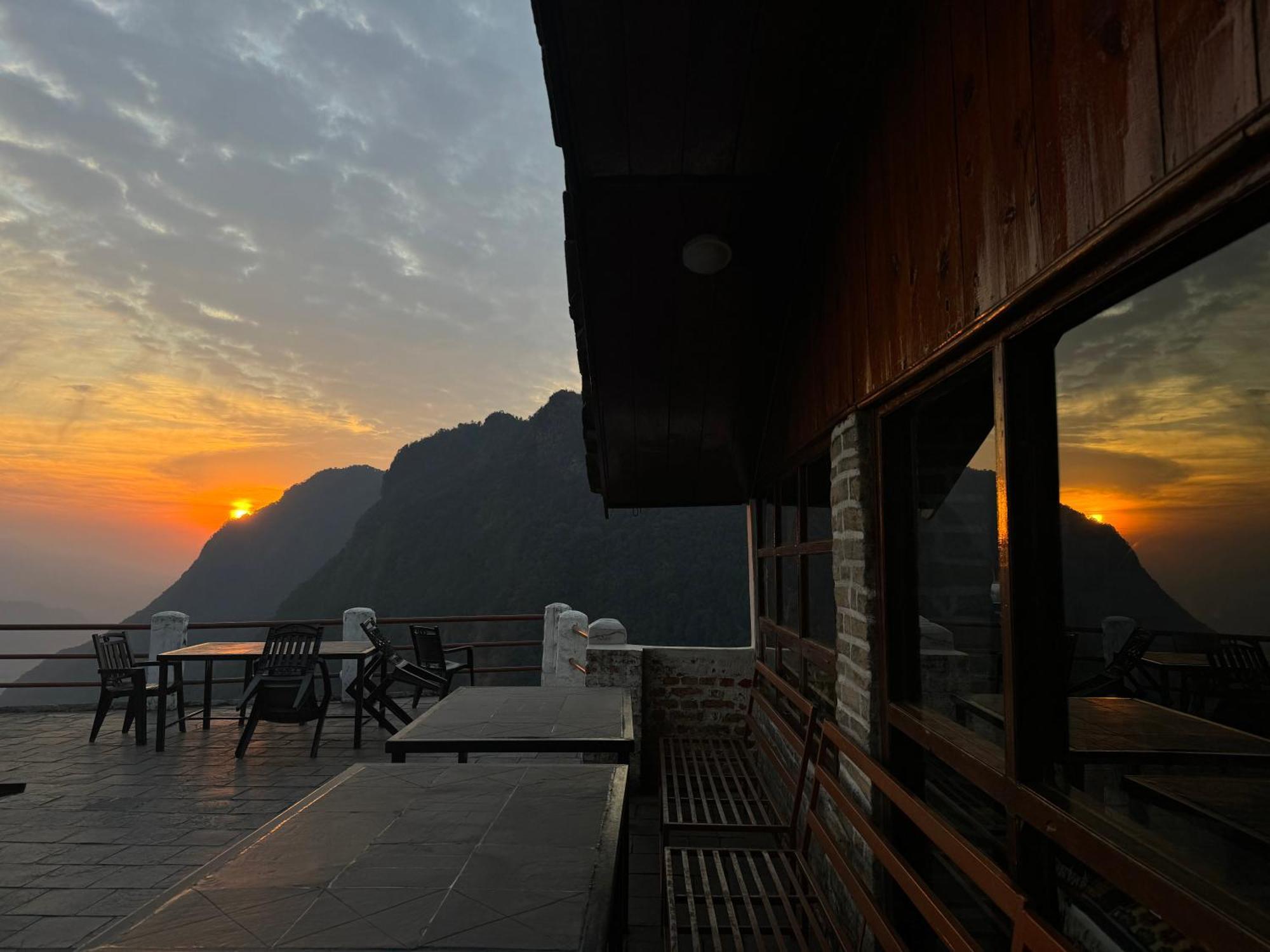 Es Deurali Resort Pókhara Exteriér fotografie
