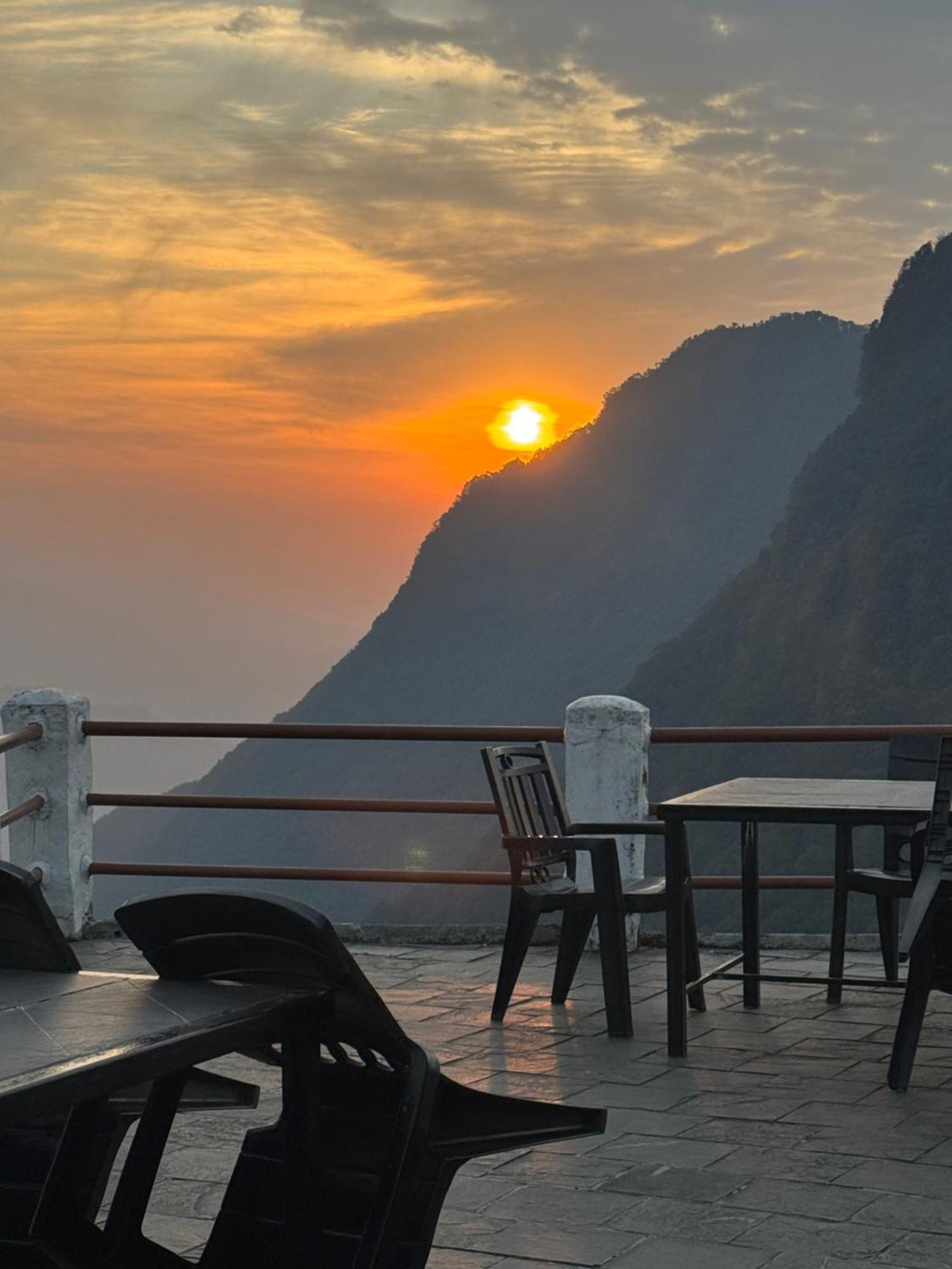 Es Deurali Resort Pókhara Exteriér fotografie