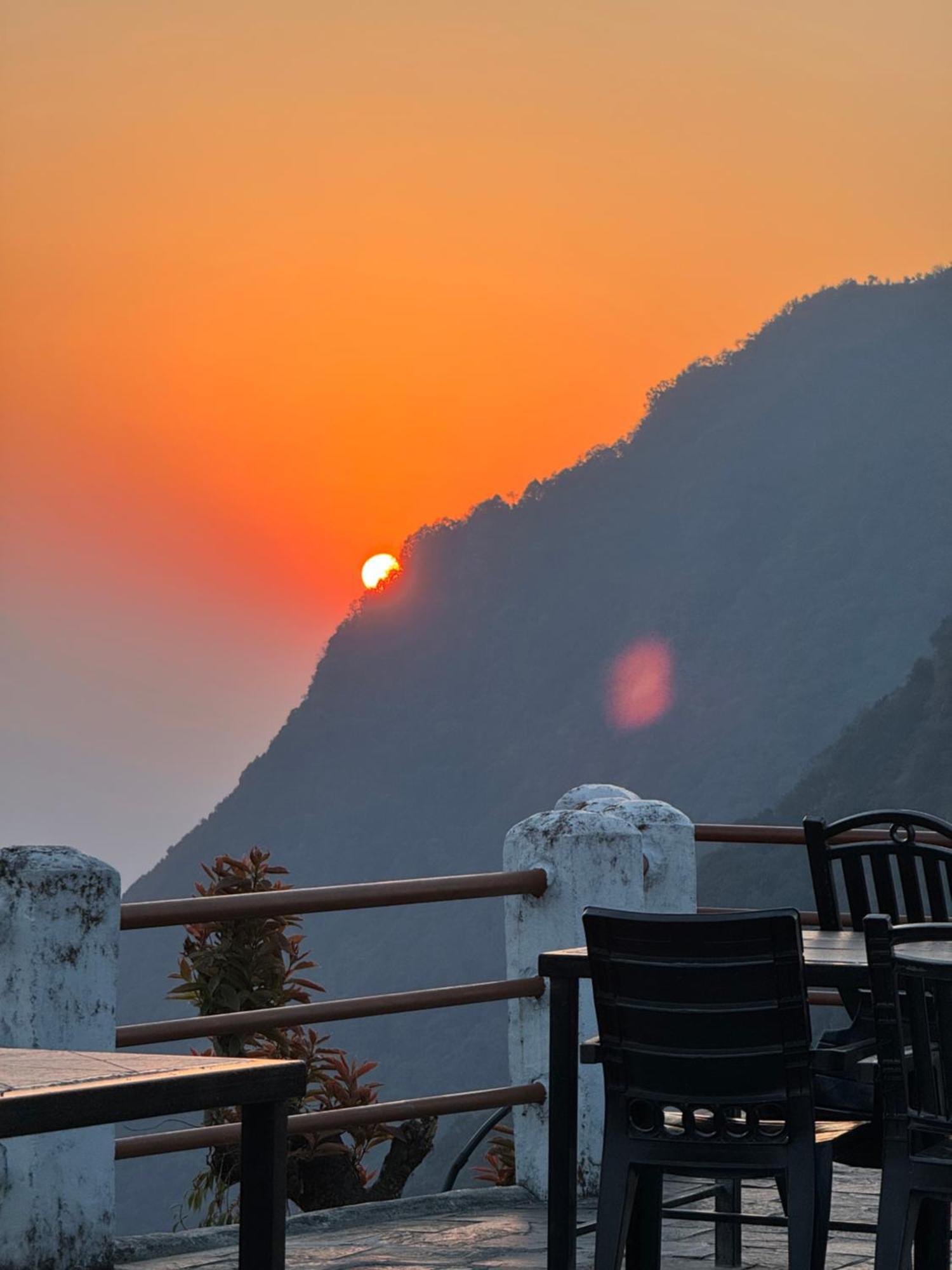 Es Deurali Resort Pókhara Exteriér fotografie