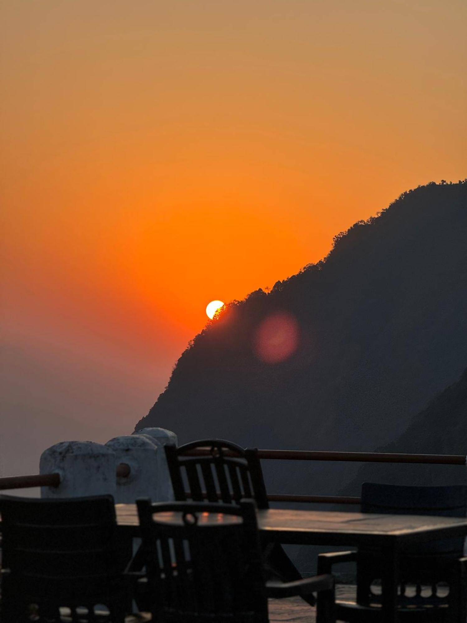 Es Deurali Resort Pókhara Exteriér fotografie