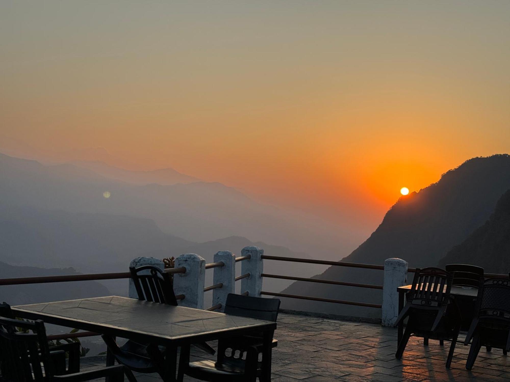 Es Deurali Resort Pókhara Exteriér fotografie