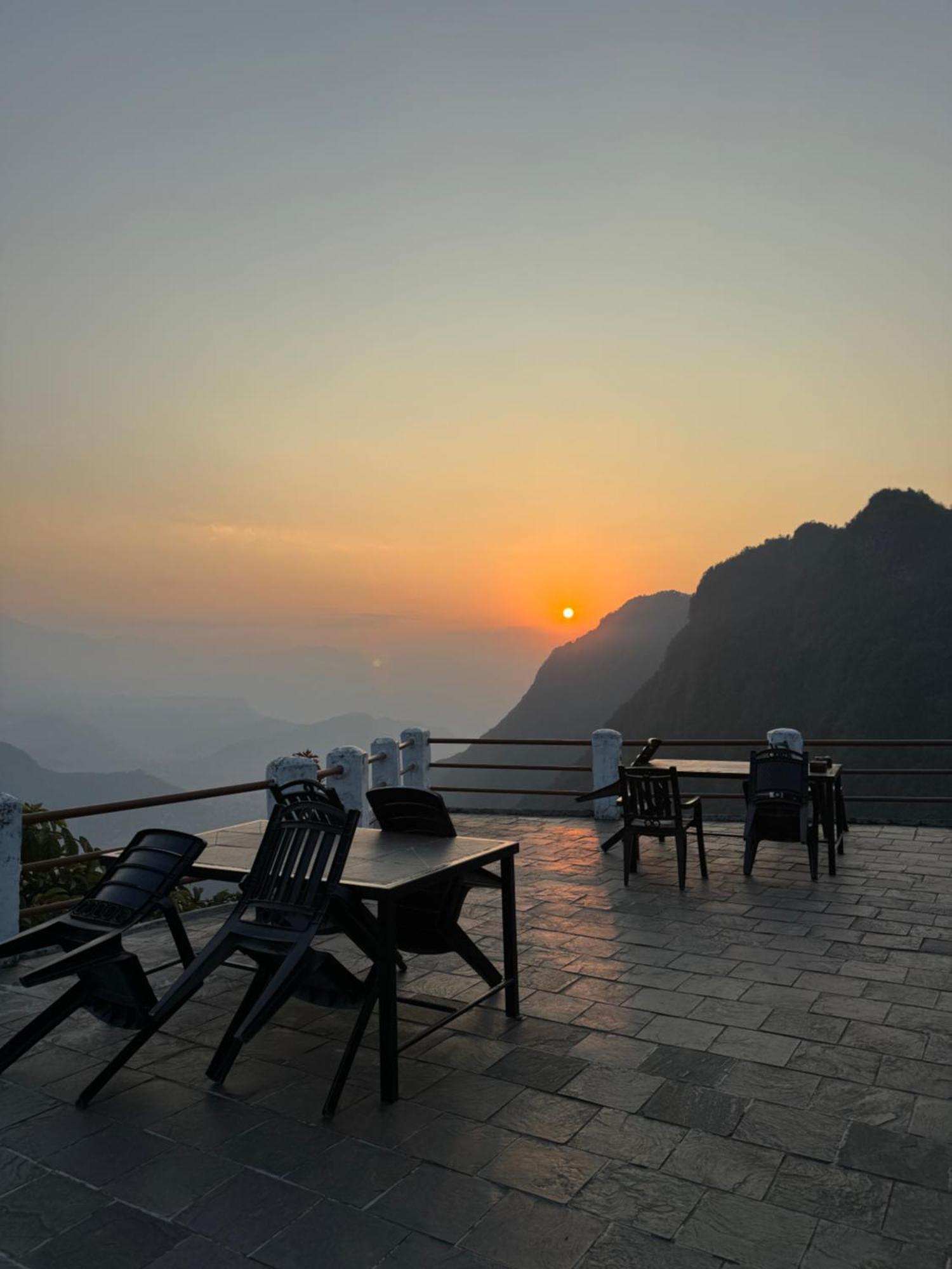 Es Deurali Resort Pókhara Exteriér fotografie